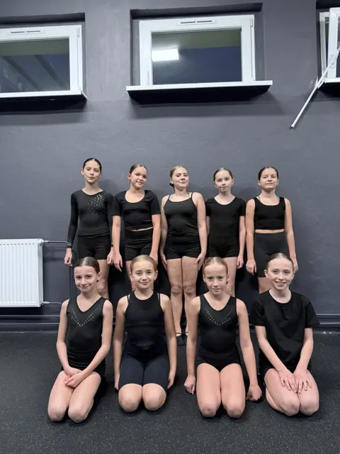 Grupa pokazowa Viventra Academy przed wystepem