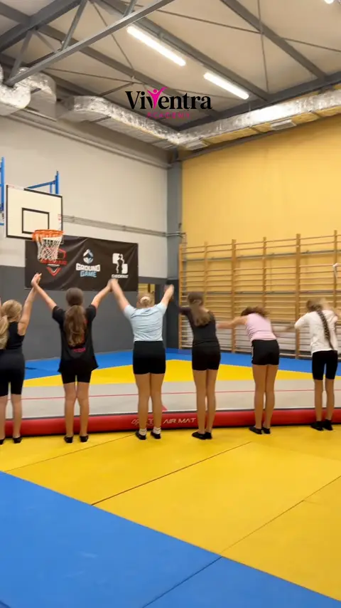 Nagranie z zajec akrobatyki dla dzieci w Viventra Academy
